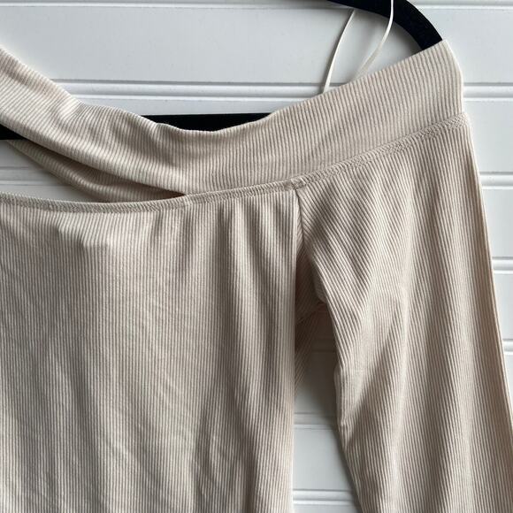 Le Lis S Cream Tan Ribbed Knit Cutout Long Sleeve Fitted Thong Bodysuit - Picture 3 of 5